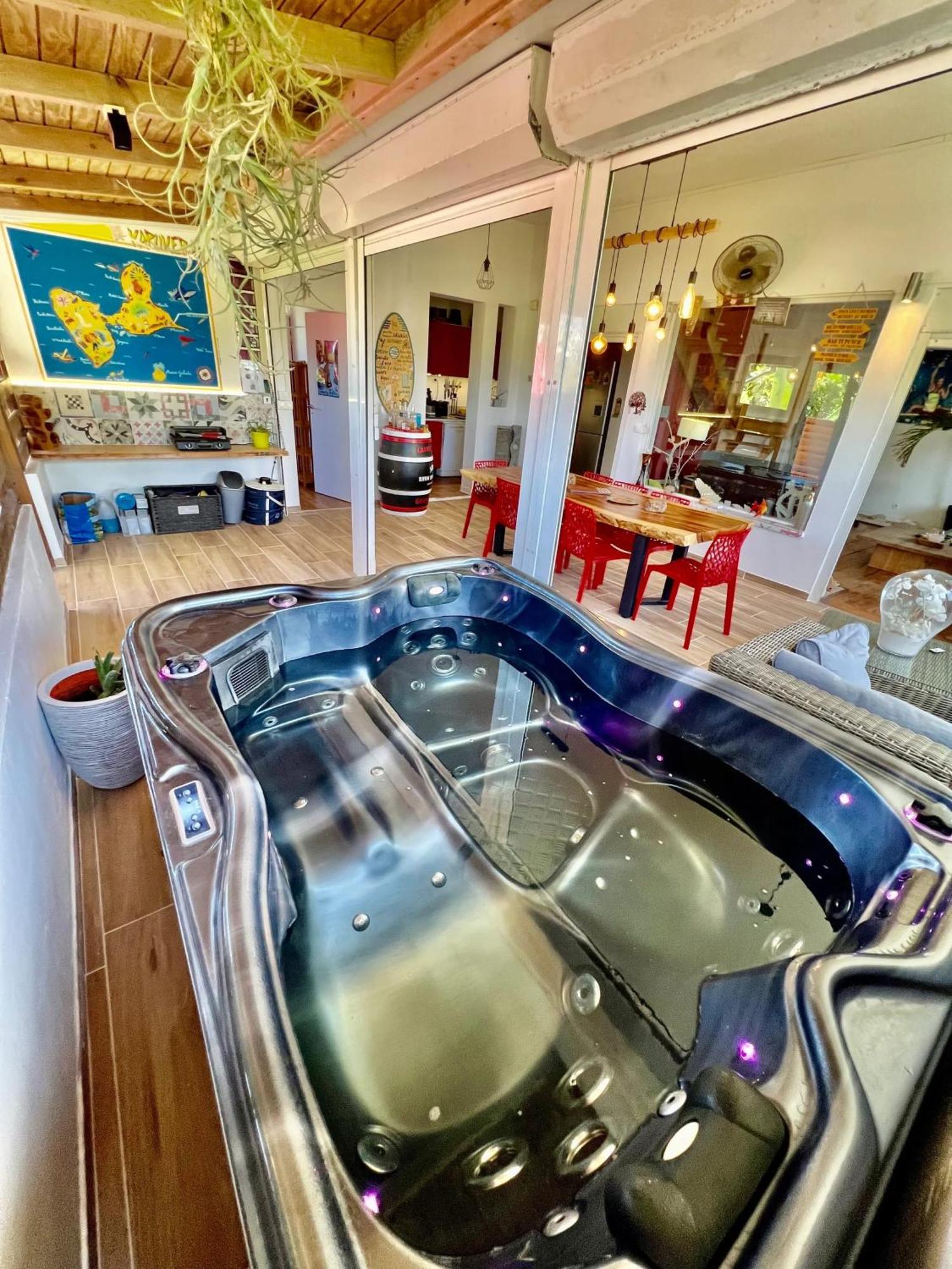 Appartement Sainte Anne: Spacious Sea View with Jacuzzi Exterior photo