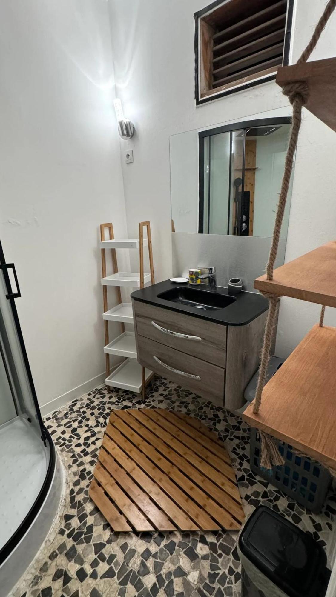 Appartement Sainte Anne: Spacious Sea View with Jacuzzi Exterior photo
